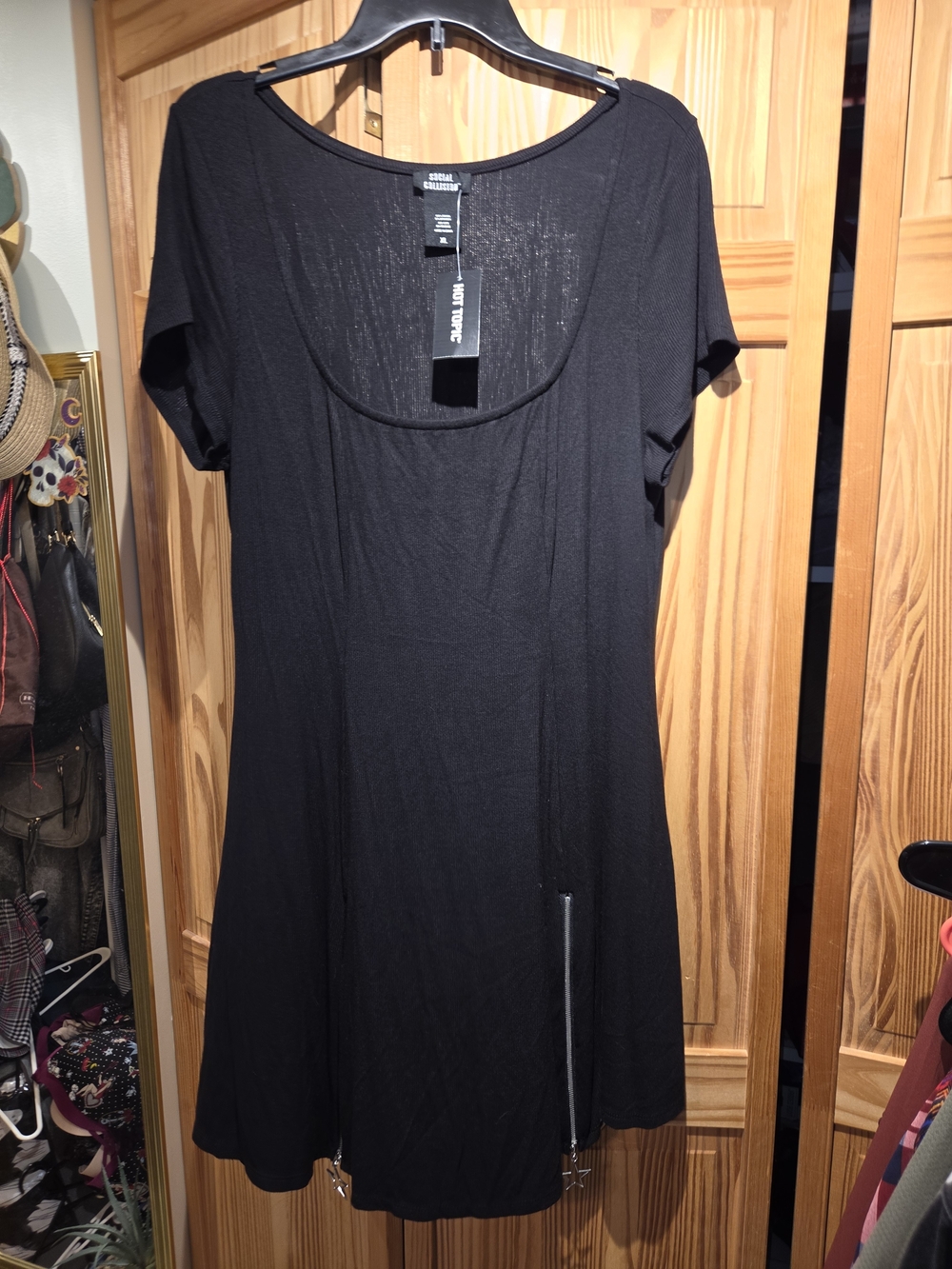 Hot Topic Black Ribbed Scoop Neck Top With Zipper Slits